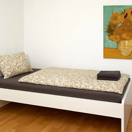 With Garden Near Scs With 5 Single Beds Appartement *